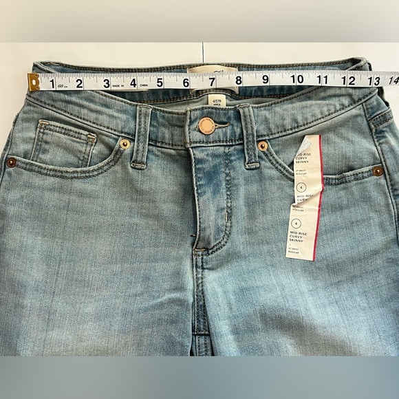 Universal Thread Women's Light Blue Mid-Rise Curvy Skinny Distressed Jeans Sz 4 - Picture 7 of 12